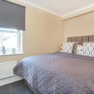 Knavesmire Mews 3 Bedrooms-free Parking York